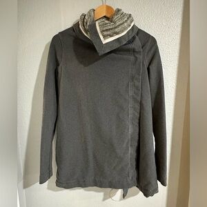 Lululemon sacada a gray wrap jacket sz 4 good condition
